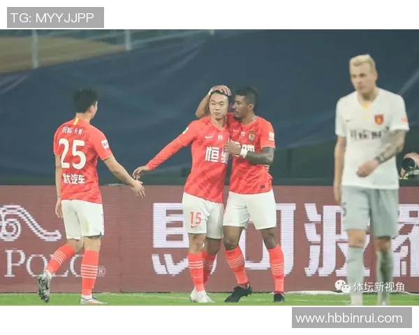 成都羽毛球队在邀请赛中的团队协作表现分析与点评